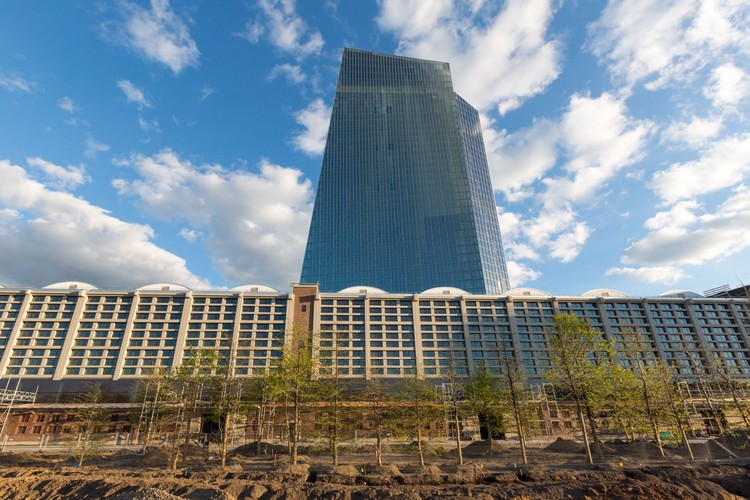 Projekt koncepcyjny autorstwa COOP HIMMELB(L)AU, który wygrał konkurs w 2005 r., został następnie dostosowany do zmodyfikowanych wymagań funkcjonalnych, przestrzennych i technicznych oraz wyznaczonego budżetu.