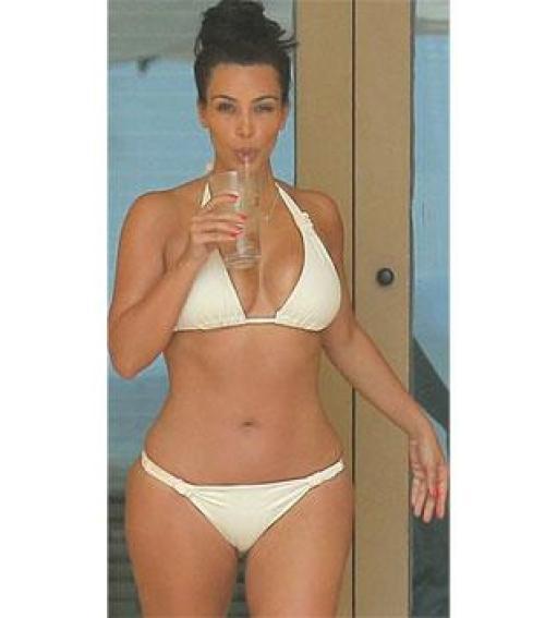 Igaz N D G S Bikiniben A N Szutas Kim Kardashian Blikk