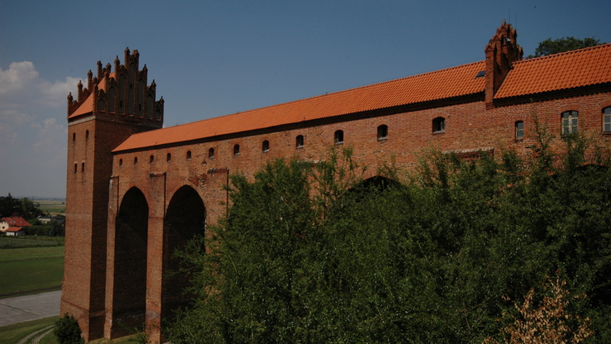 Na uroczystości wmurowania kamienia węgielnego pod nową inwestycję przybyli parlamentarzyści, wojewoda pomorski Roman Zaborowski oraz wicemarszałek pomorski Leszek Czarnobaj, miejscowi samorządowcy.