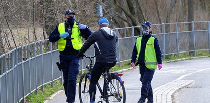 Czy można nagrywać policjantów i publikować te filmy w sieci? Policja grozi nieprzyjemnościami, prawnicy nie mają wątpliwości