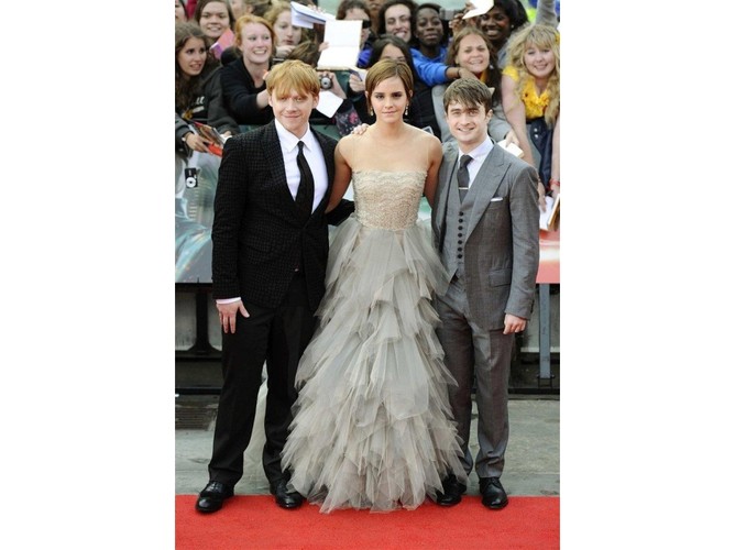 2011 rok: premiery ostatniej części „Harry’ego Pottera” to w wydaniu Watson prawdziwa rewia mody. O tej sukni pisano, że podejrzanie bardzo przypomina kreacje … polskiego designera Macieja Zienia