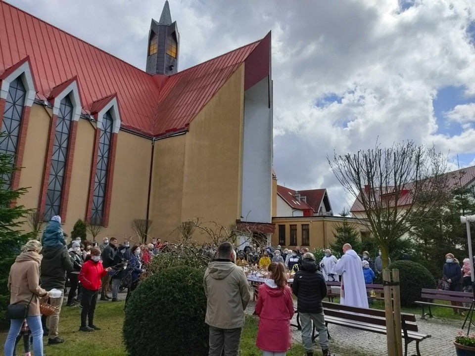 Święcenie pokarmów w Szczecinie w parafii Przemienienia Pańskiego