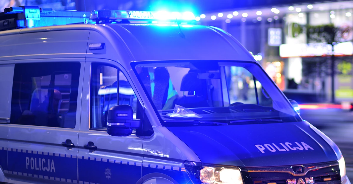 Mrożąca krew w żyłach akcja policji pod Biedronką. Padły strzały, ranny funkcjonariusz