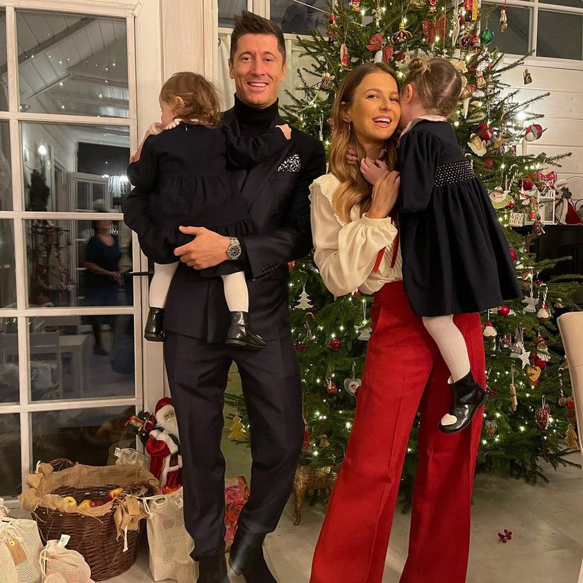 Anna Lewandowska z mężem Robertem i córeczkami