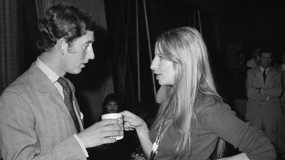 Tokom boravka u Los Anđelesu 1974. godine, Čarls je upoznao i američku glumicu Barbru Strejsend na snimanju filma „Zabavna dama“ (Funny Lady) | Foto: Getty Images