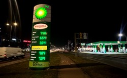 Pojechałem na Auchan, żeby zatankować taniej. Gdy spojrzałem na ceny, odebrało mi mowę [ZDJĘCIA]