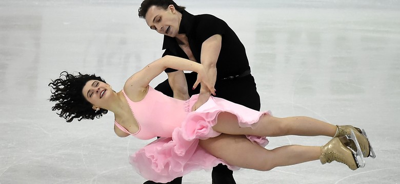 Wirujący seks na lodzie. Nawet chłód tafli nie ostudzi ich zmysłowego tańca