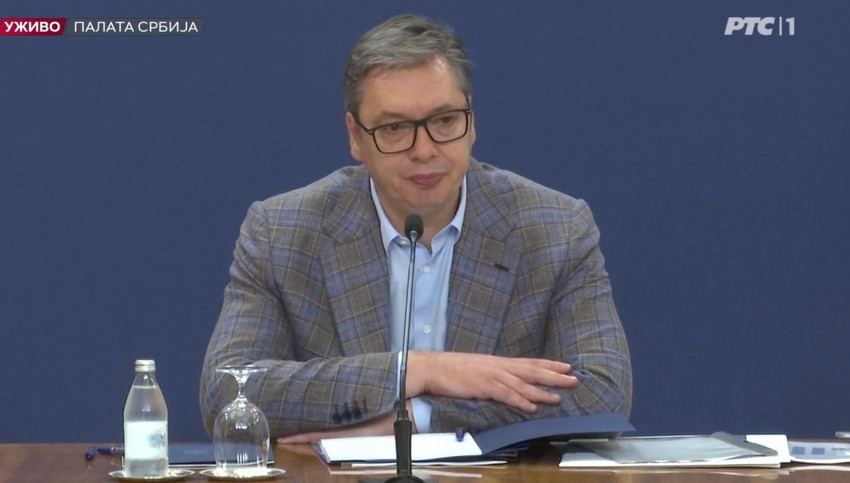 Vučić je poručio da neće da pravi velike mitinge da pokaže koliko više ljudi može da okupi