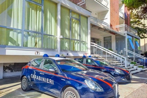 HOROR NA AUTOPUTU U ITALIJI Kombijem se zakucao u auto, BEBA SA SEDIŠTEM PROLETELA KROZ ŠOFERKU, preko nje prešlo drugo vozilo