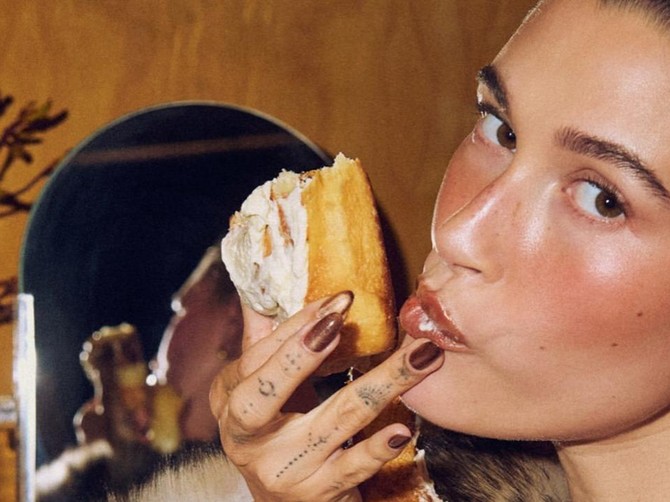 "Toasted blush" je jesenji odgovor na letnji "sunburnt" stil šminkanja