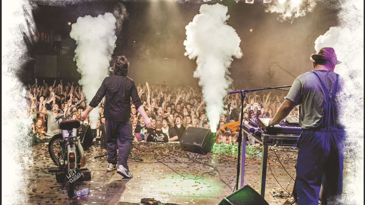 W środę, 26 marca, nakładem S.P. Records ukazało się pierwsze koncertowe DVD zespołu Bracia Figo Fagot, zatytułowane "Live 30%".