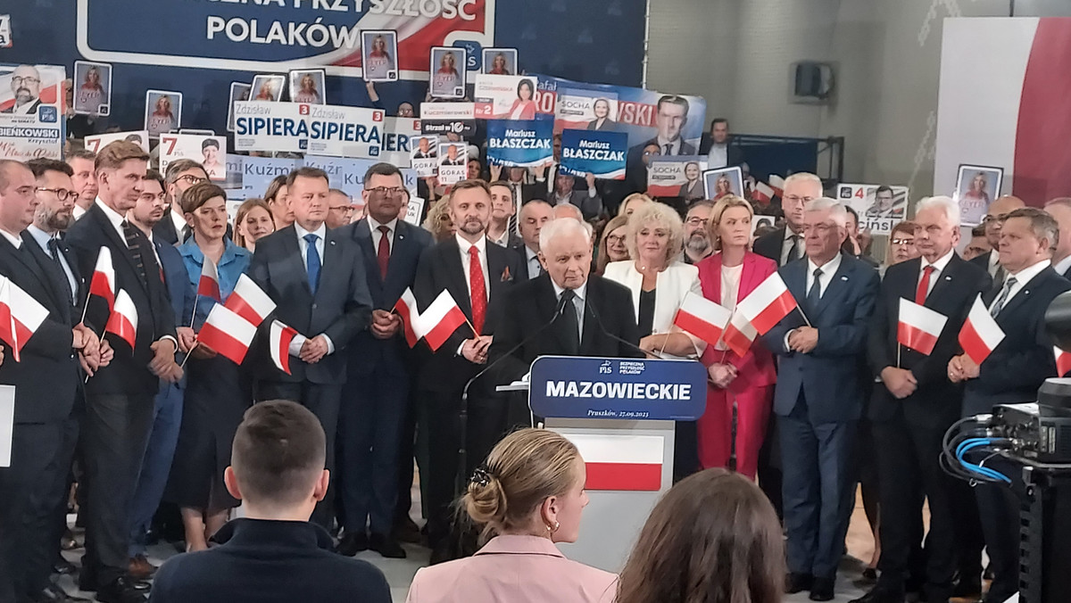 Kulisy wiecu Kaczyńskiego w Pruszkowie. "I tak nas nie wpuścili" [ZDJĘCIA]