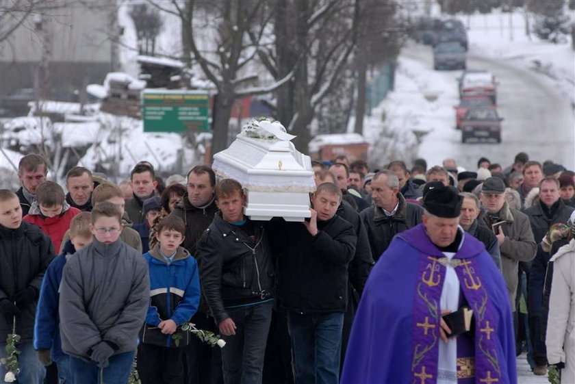 13-latek powiesił się, bo ksiądz oskarżył go o kradzież?