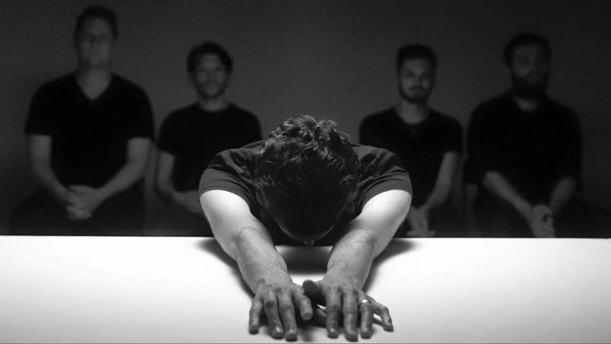 Editors przedstawiają "Marching Orders"