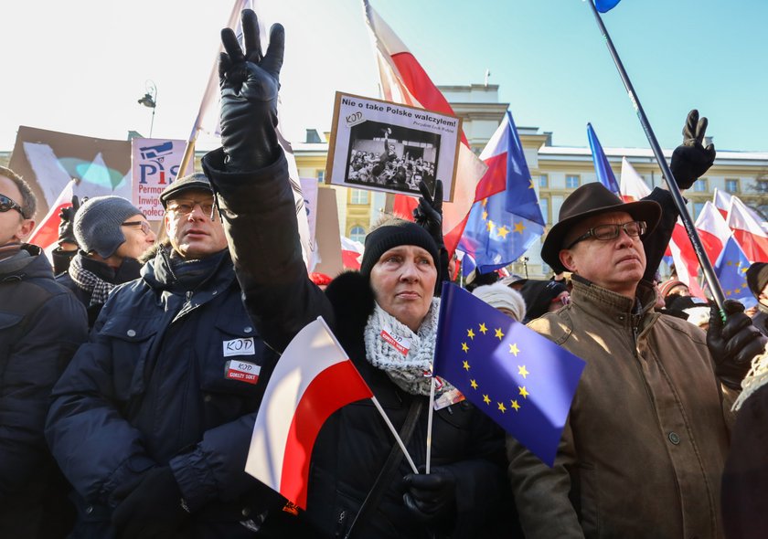 "Wiadomości" poinformowały o protestach, gdy ich... nie było