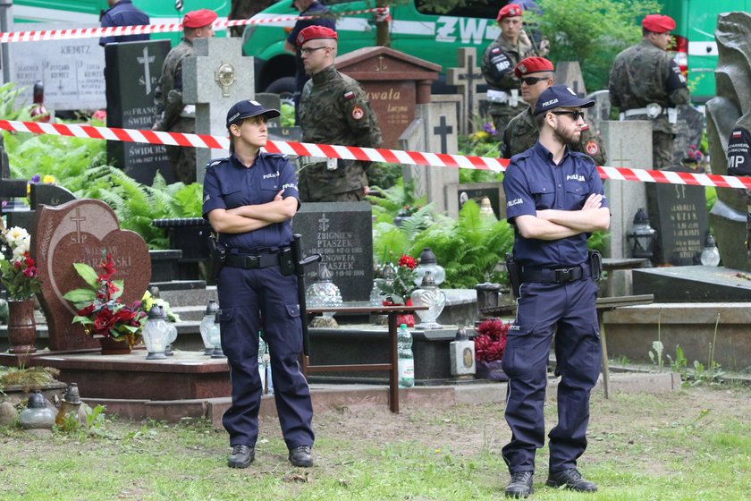 Borusewicz nie mógł wejść na cmentarz. „Nie odpuszczę im!"