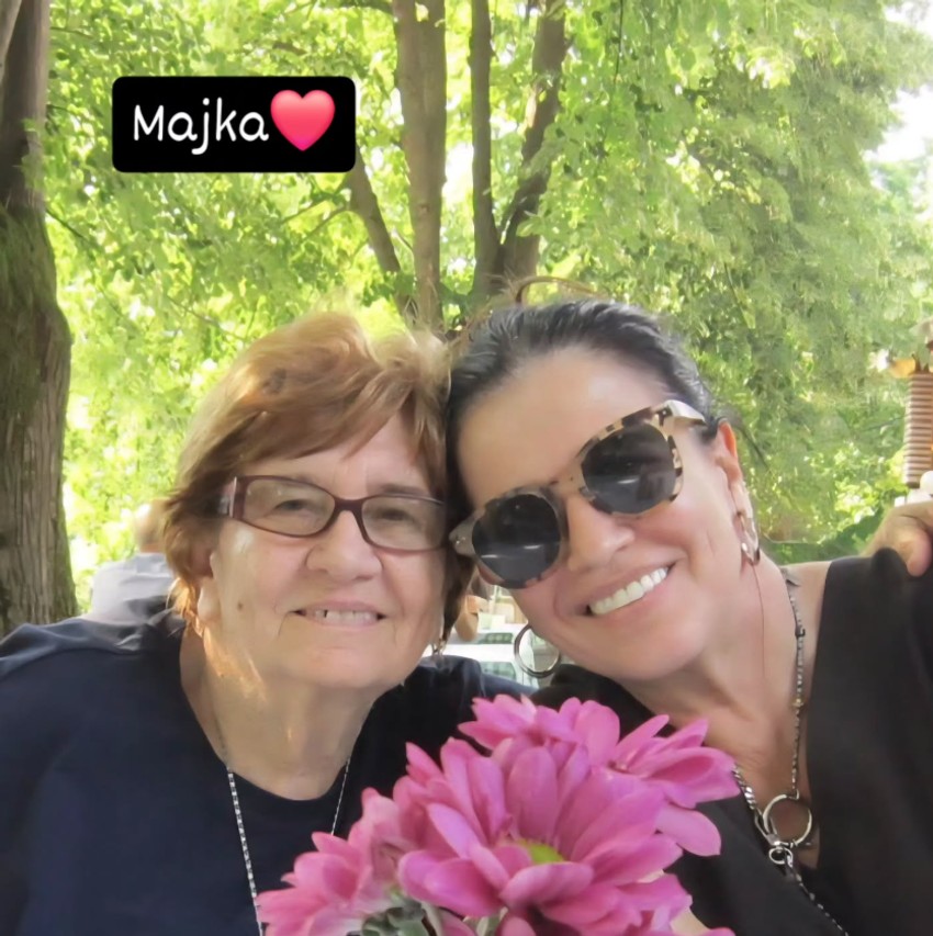 Nela Mihajlović sa majkom