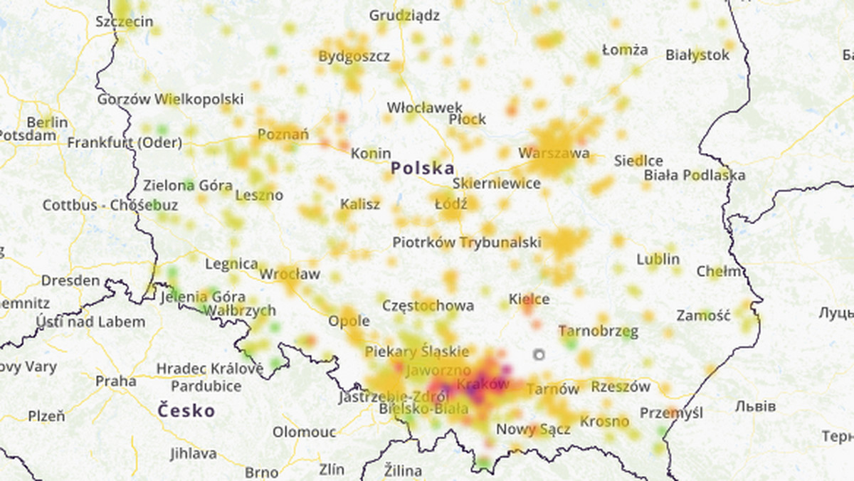 Opole. W niedziele w mieście jakość powietrza jest niezła, choć normy zanieczyszczeń są nieznacznie przekroczone. Można jednak bez obaw wyjść na zewnątrz i cieszyć się dniem.