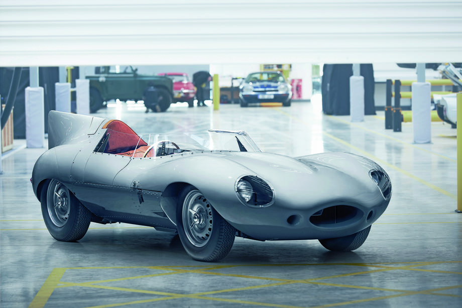 Roadster Jaguar D-Type z 1955 roku to jedno z 87 takich aut stworzonych przez firmę Jaguar Cars. Egzemplarz sprzedany za 21,78 mln dolarów wygrał w 1956 roku 24-godzinny wyścig Le Mans