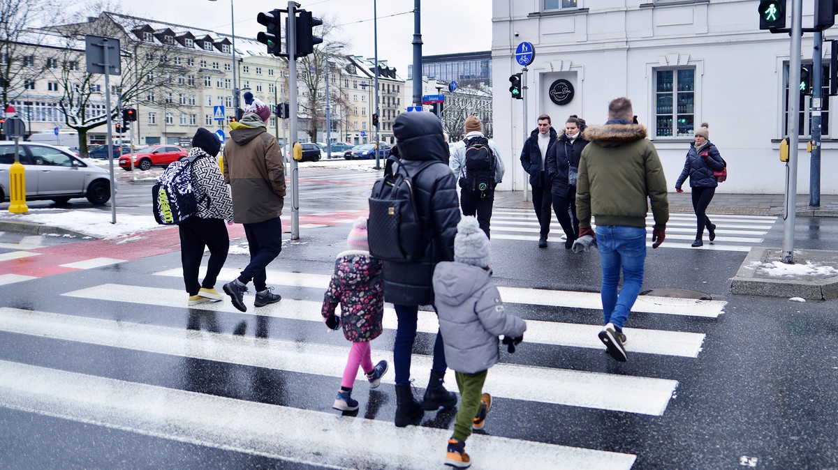 Sondaż. Polacy ocenili sytuację w kraju. Rośnie liczba pesymistów