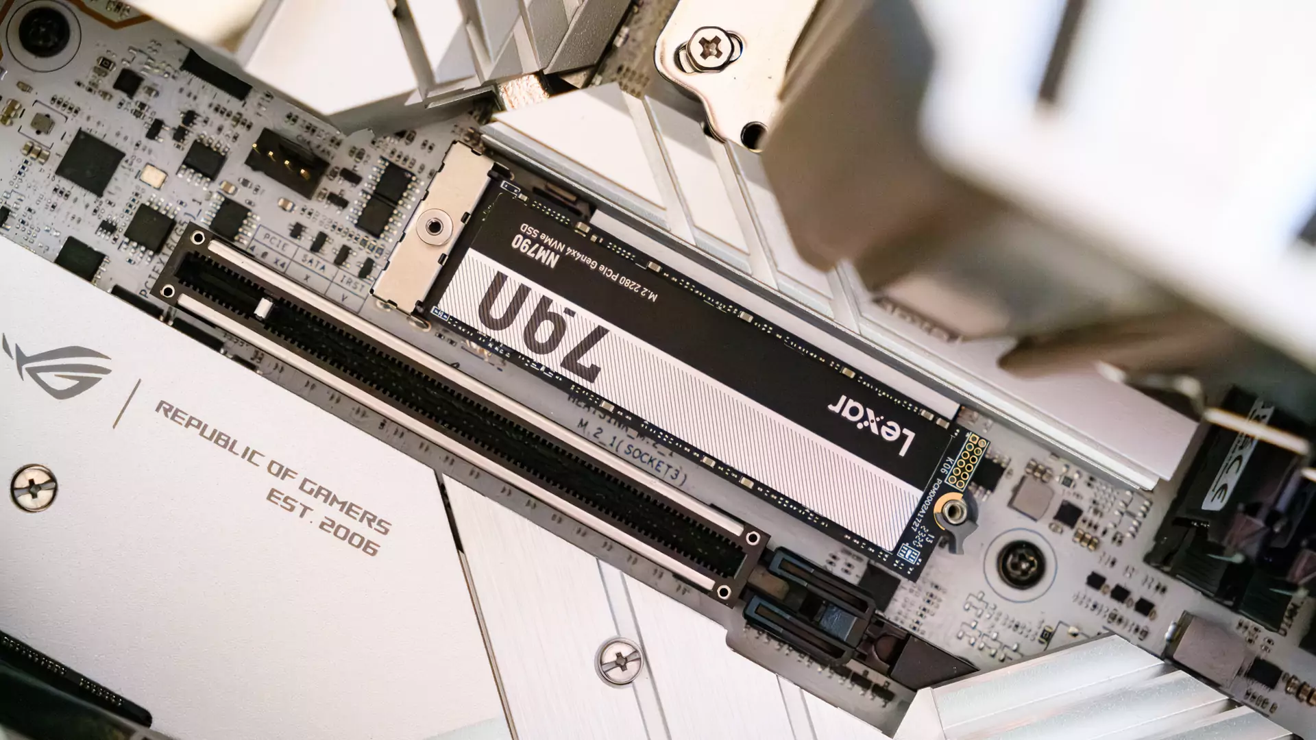 Lexar NM790 bije rekordy popularności. Czy faktycznie warto kupować ten SSD?