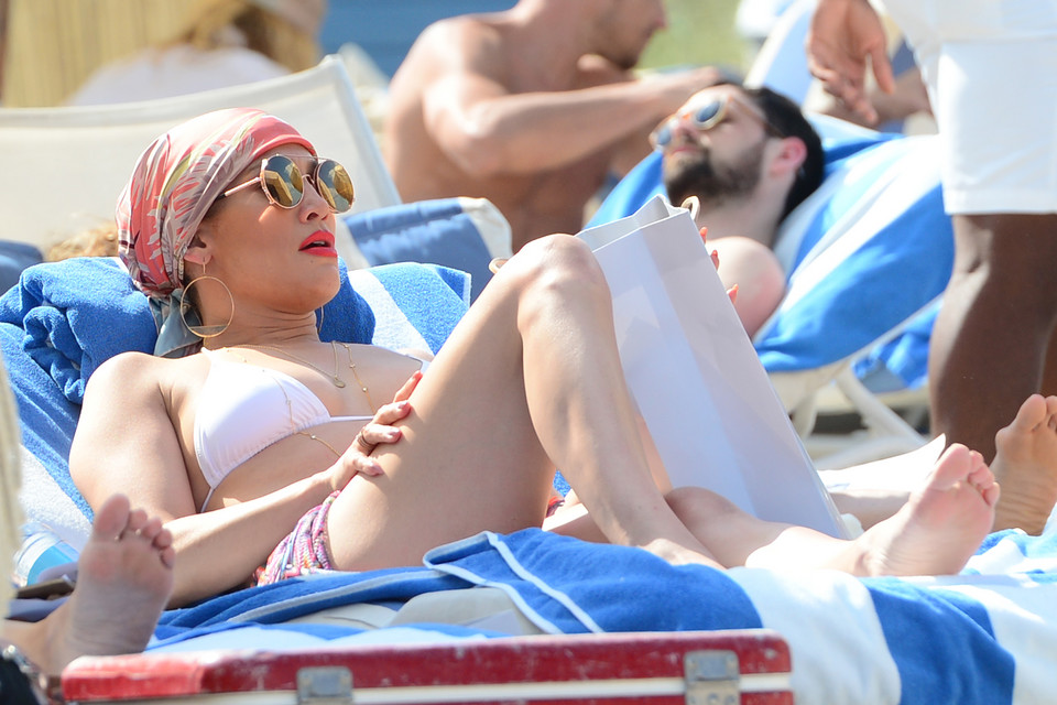 Jennifer Lopez na plaży. Seksowna?