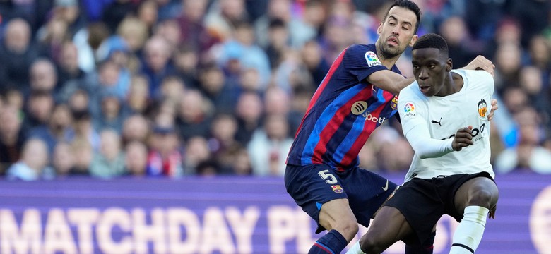 Kontrowersyjna decyzja sędziego pomogła Barcelonie pokonać Valencię [WIDEO]