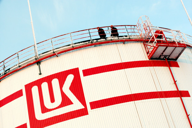 PKN Orlen sprzeda Lukoil Polska paliwa za 1,6 mld zł