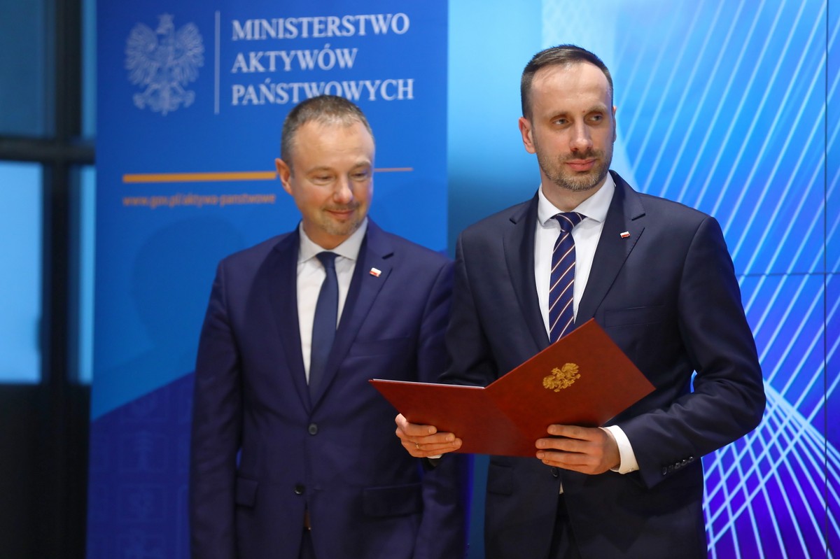 Sekretarz stanu w Ministerstwie Aktywów Państwowych, pełnomocnik rządu do spraw reformy nadzoru właścicielskiego nad spółkami Skarbu Państwa Janusz Kowalski oraz podsekretarz stanu w MAP Tomasz Szczegielniak