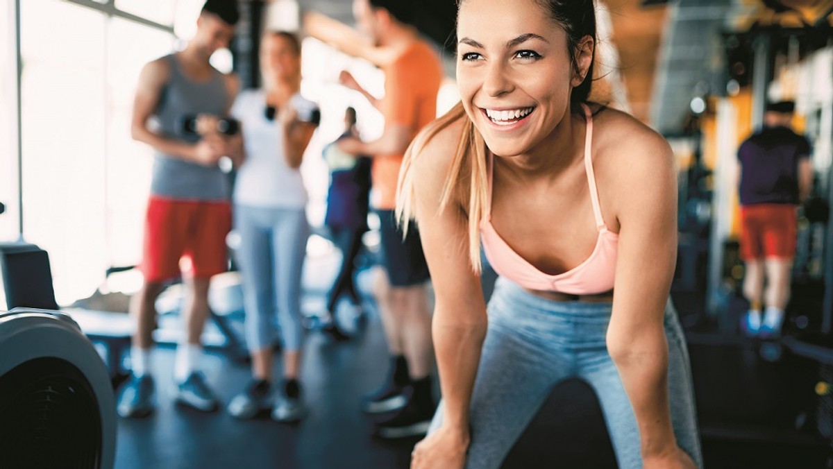 trening sport kobieta siłownia fitness 