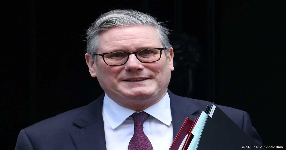 Binnen-48-uur-twee-topfunctionarissen-weg-de-druk-op-Starmer-om-af-te-treden-groeit