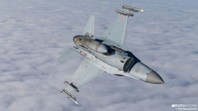 F-16 z „czarnym” Su-22