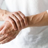 Égő fájdalom a kézben: így enyhítő az ízületi gyulladás