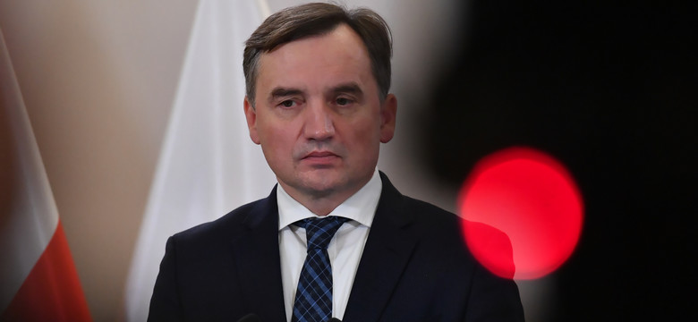 Kaczyński zarządził zwrot za plecami Ziobry? Senyszyn ma teorię