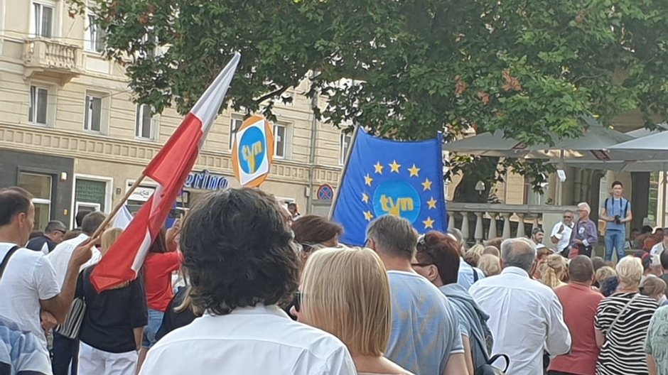 protest "w obronie niezależnych mediów" na Placu Wolności w Poznaniu fot. Codzienny Poznań