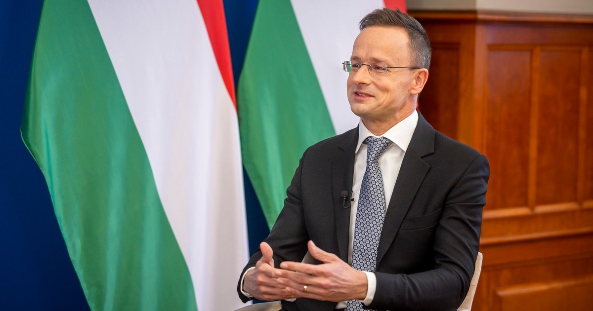 Blikk-exkluzív a külügyminiszterrel: Dzsudzsák tanítja trükkökre Szijjártó Péter fiait – videó