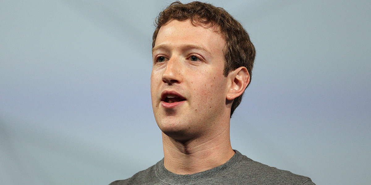 Mark Zuckerberg, założyciel Facebooka, chce, by jego serwis społecznościowy angażował ludzi nie tylko w internecie