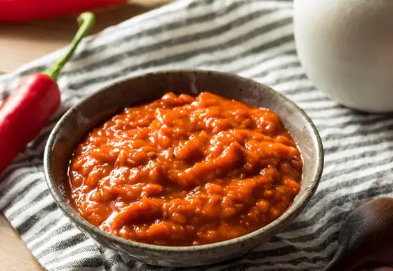 Zapomnij o chili i pieprzu Cayenne. Wystarczy odrobina tego produktu, by nadać ostrość potrawie