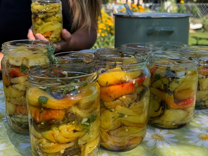 Peckane ljute papričice: Recept za pikantnu zimnicu koju ćete obožavati