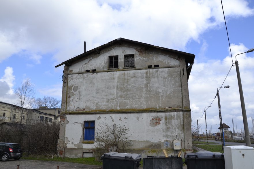 Zrujnowane kamienice przy ulicy Mickiewicza w Kutnie