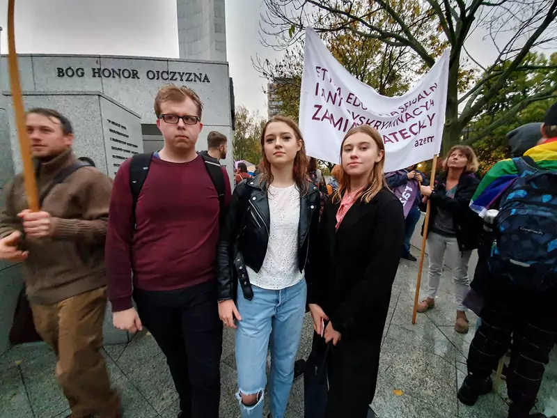 Michał, Natalia i Julia na proteście pod Sejmem