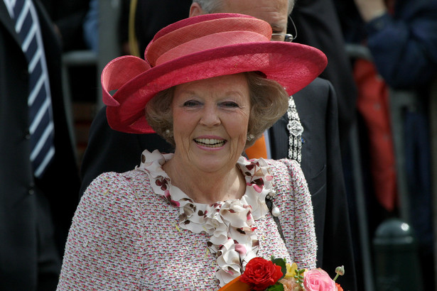 Królowa Holandii Beatrix odda tron synowi