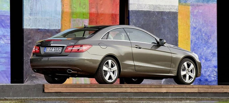 Genewa 2009: Mercedes-Benz E-Klasa Coupe - dane techniczne i zdjęcia