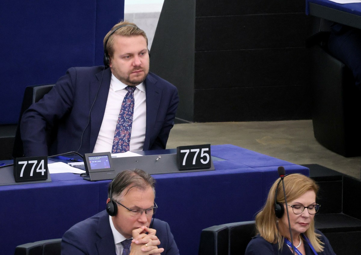 Europosłowie PiS Jacek Ozdoba, Arkadiusz Mularczyk, Małgorzata Gosiewska w Parlamencie Europejskim