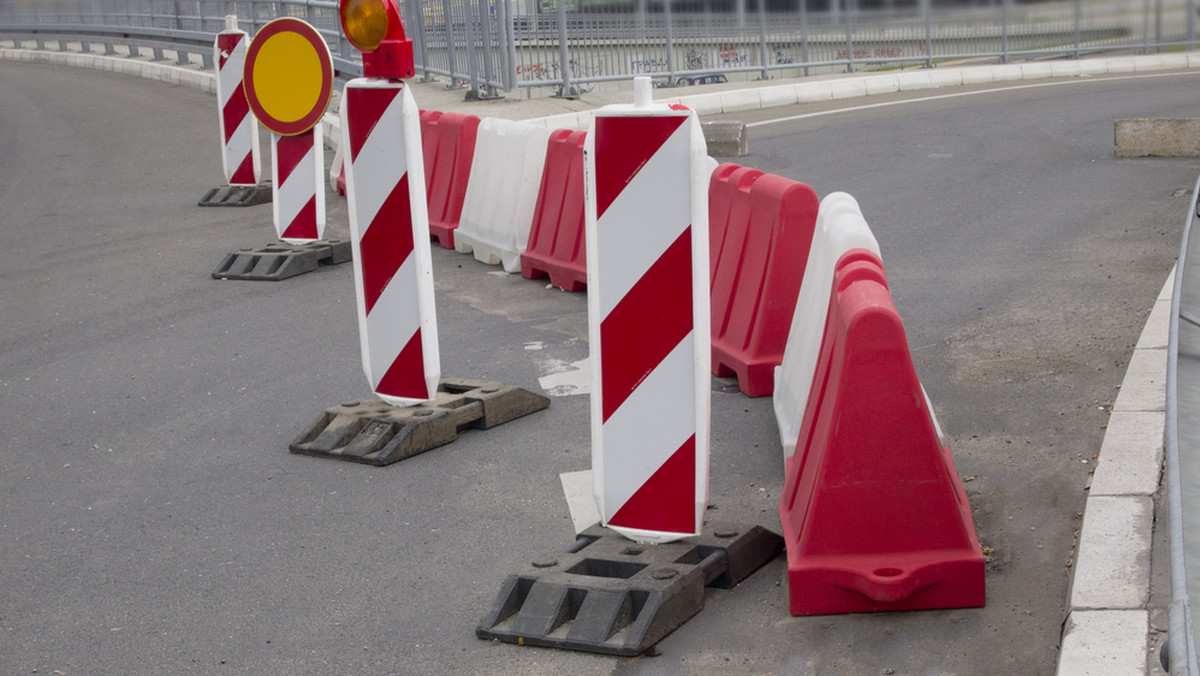 Dzisiaj o godz. 10 drogowcy zakończyli ostatnie prace i puścili ruch samochodowy przez remontowany odcinek ul. Narutowicza. Kierowcy nie muszą korzystać już z objazdu przez ul. Szczerbowskiego, która wkrótce sama będzie przebudowywana. Utrudnienia wystąpią na skrzyżowaniu ul. Narutowicza z Głęboką i Nadbystrzycką.