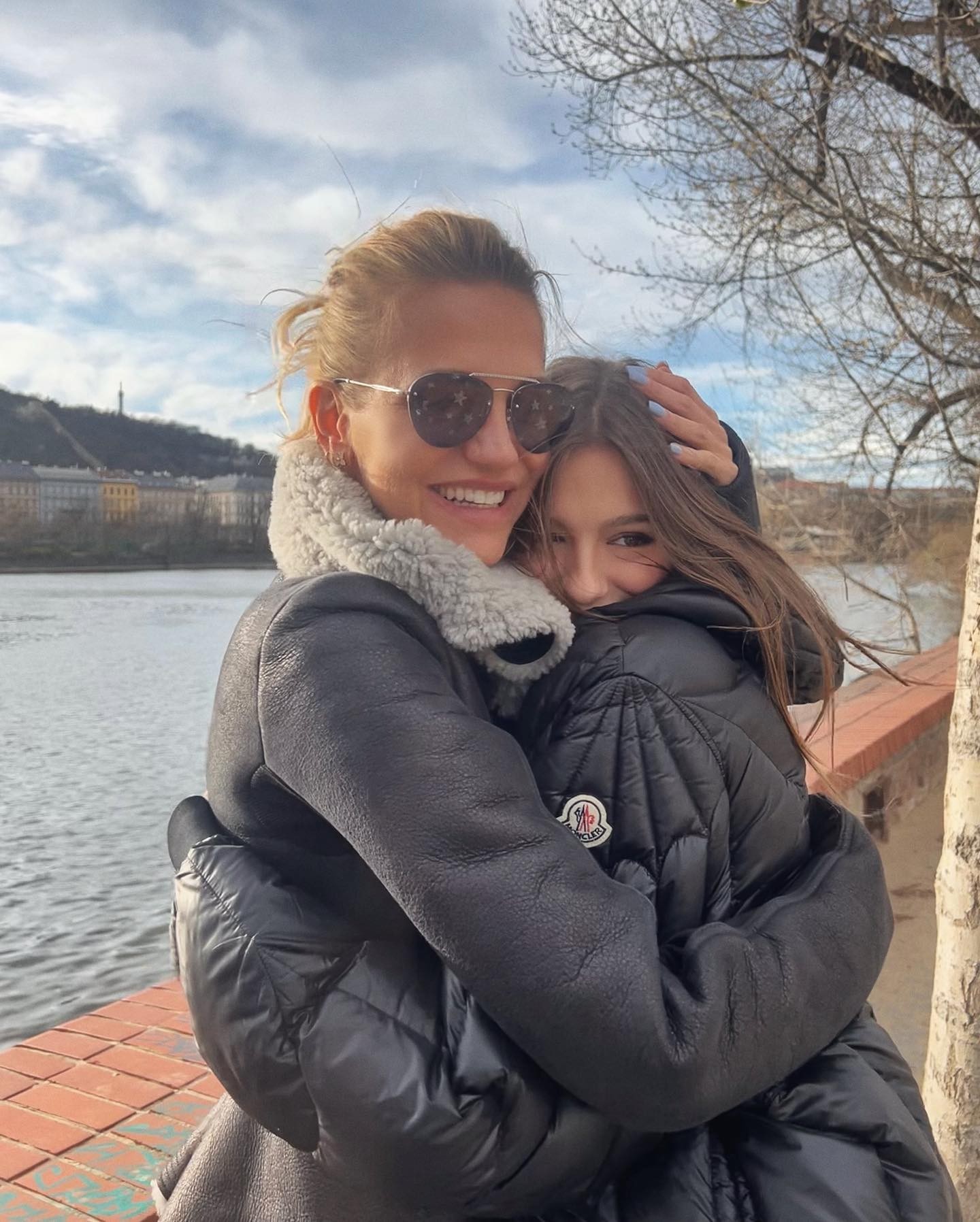 Speváčka Dara Rolins a jej dcéra Laura Lola Homolová.
