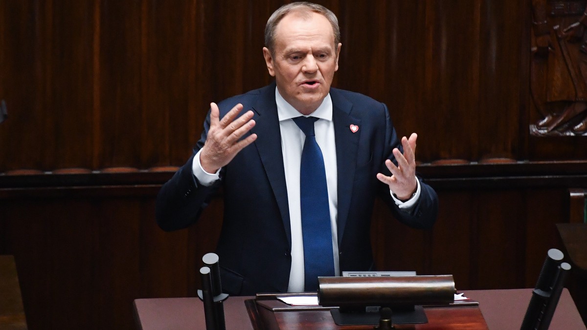 Donald Tusk odniósł się do najnowszych doniesień dotyczących kontrowersyjnych wynagrodzeń dla komentatorów TVP. — Tego chcecie bronić? — pytał z mównicy premier, zwracając się do posłów PiS.