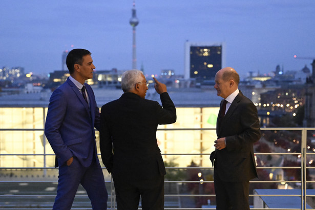 Premier Hiszpanii Pedro Sanchez, premier Portugalii Antonio Costa i kanclerz Niemiec Olaf Scholz