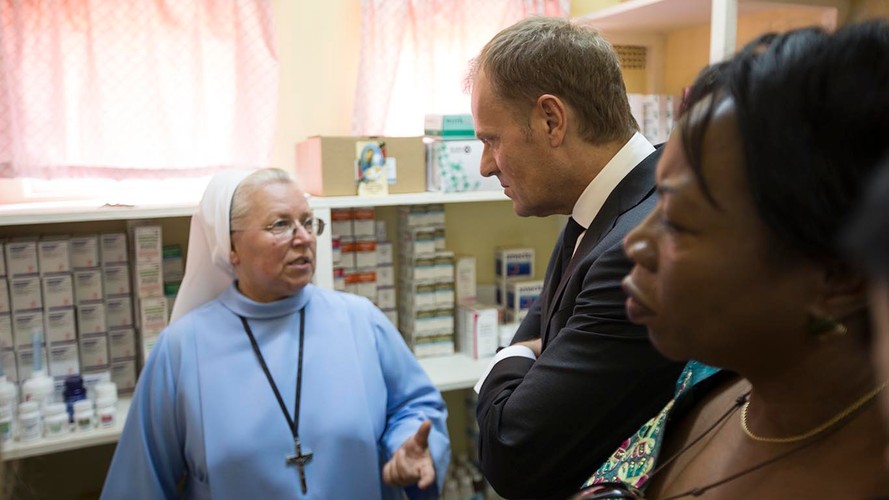 Polski premier wśród afrykańskich sierot