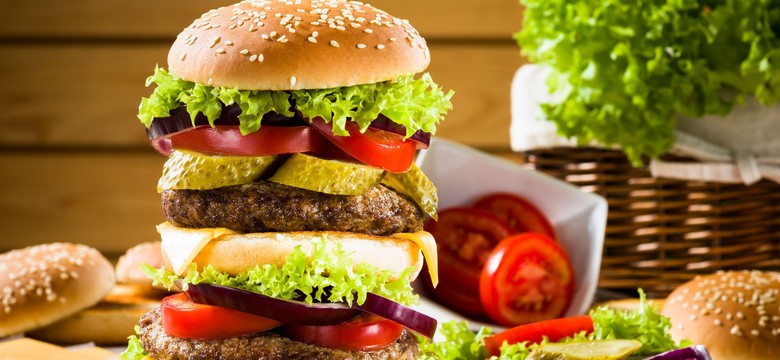 MEN zabrania nauczycielom przyjmowania darmowych posiłków od sieci fast food